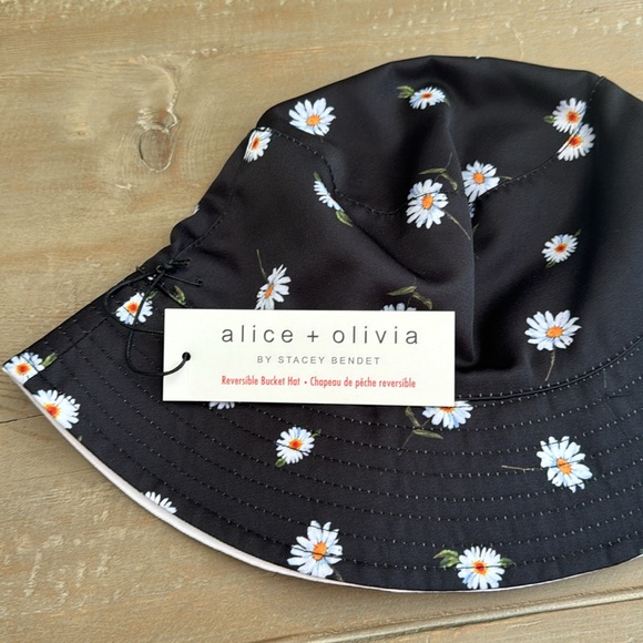 Alice + Olivia Reversible Bucket Hat - Daisy Print - NWT - Picture 3 of 6